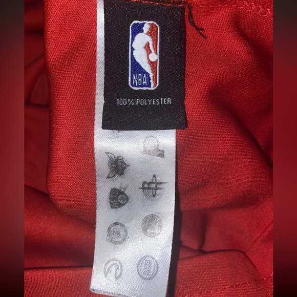 NBA Chicago Bulls Basketball Tank Top Sleeveless Red & White Boys XL 18-20 - Picture 5 of 7